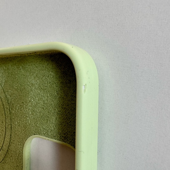 XO Poppy Silicone Case for Iphone 14 - Picture 2 of 4